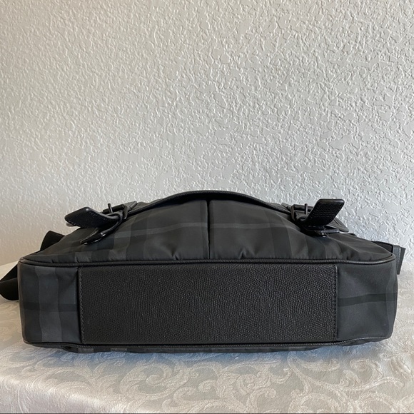 Burberry Check Pattern Black Nylon messenger laptop bag - Picture 6 of 16